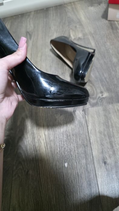 Pantofi cu toc inalt