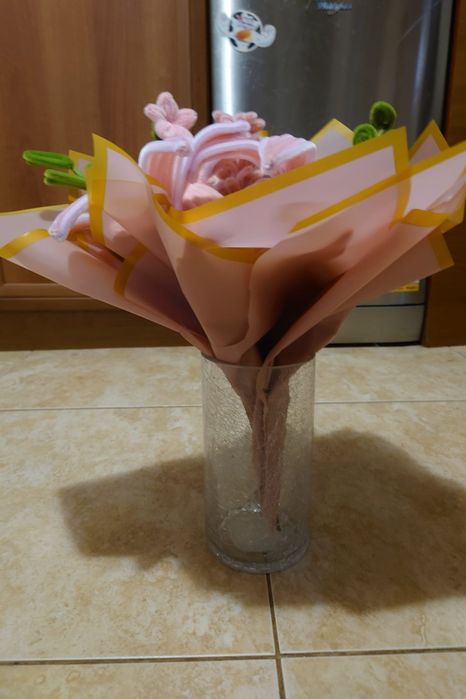 Букет с цветя от мъхеста тел