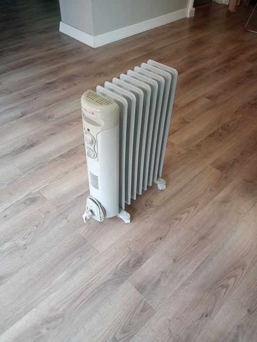 Vând calorifer electric 8 elemenți , 2 kw