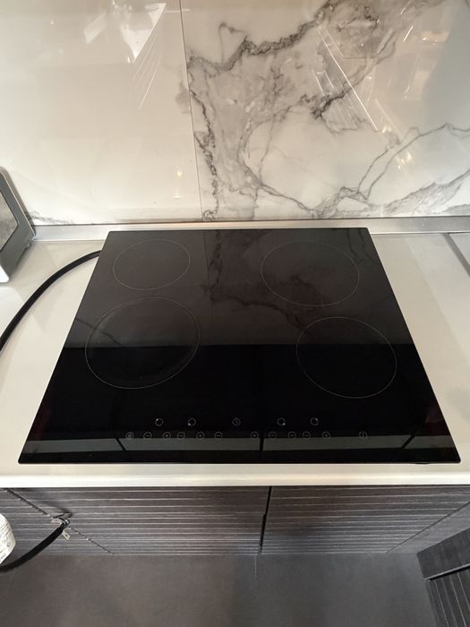 Plita din sticla incorporabila