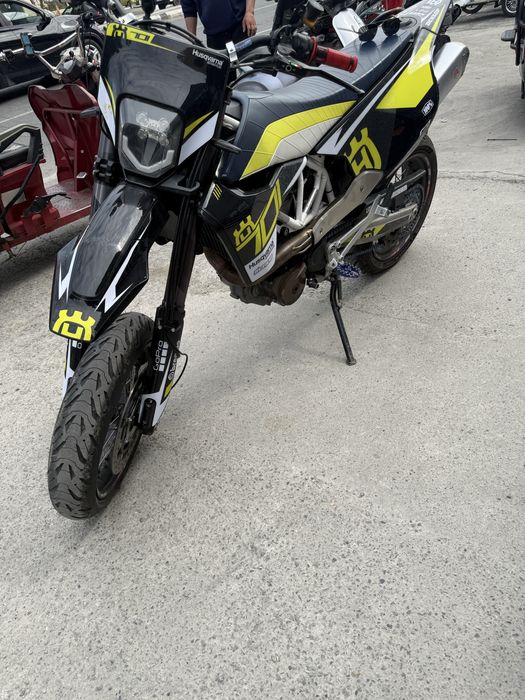 Moto husquvarna 701