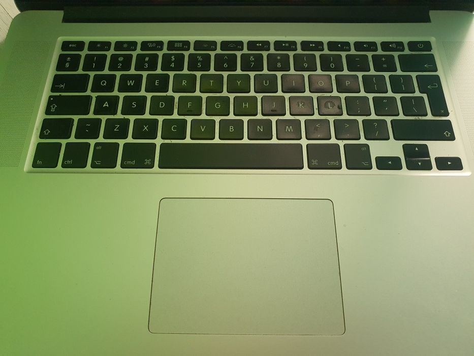 Macbook pro 2013 i7 SSD нова батерия всичко работи