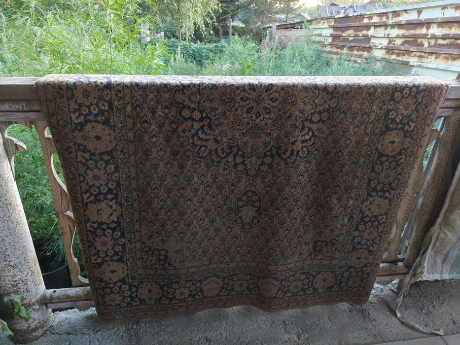 продаем ковры, советские, грязные