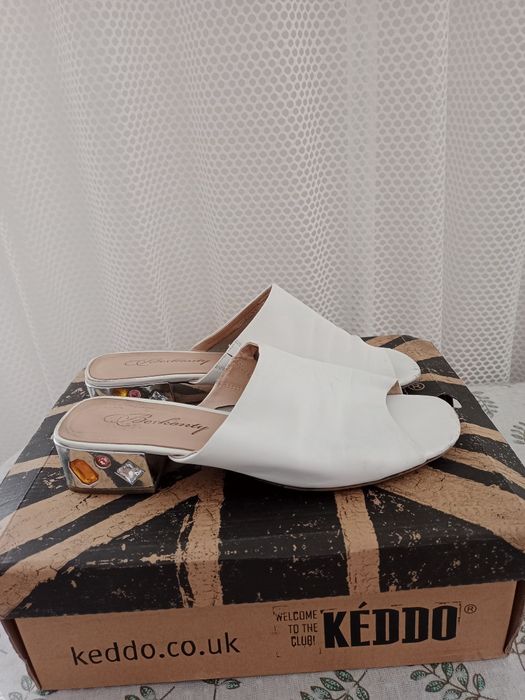 Срочно продам 40-41р. женскую обувь .