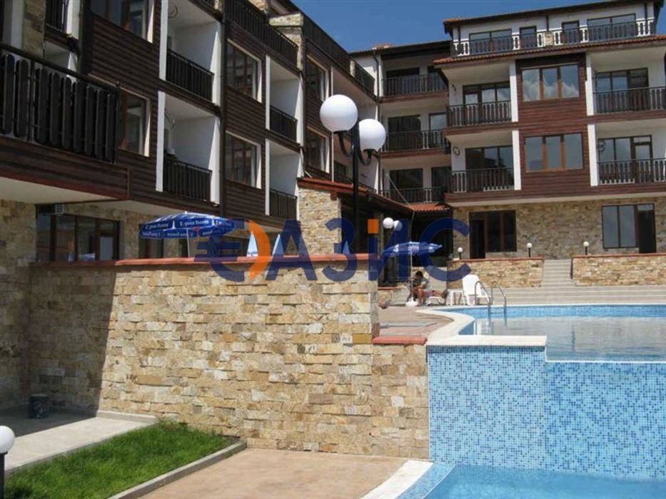 Продава се Тристаен апартамент в с. Кошарица, Област Бургас - 104 кв.м за 515 €/кв.м - Снимка #2