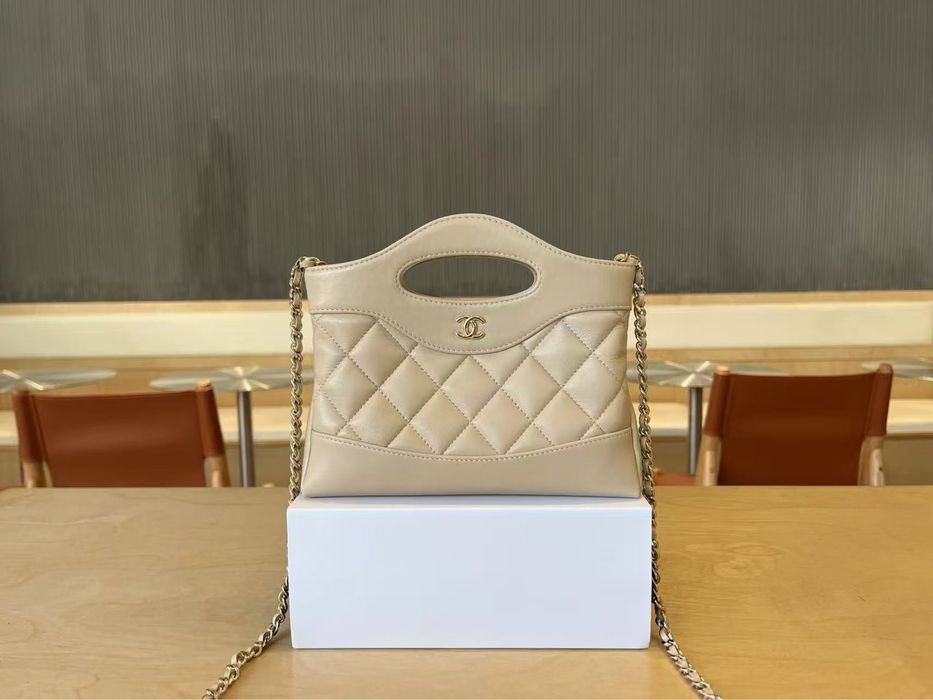 Chanel Налични Чанти