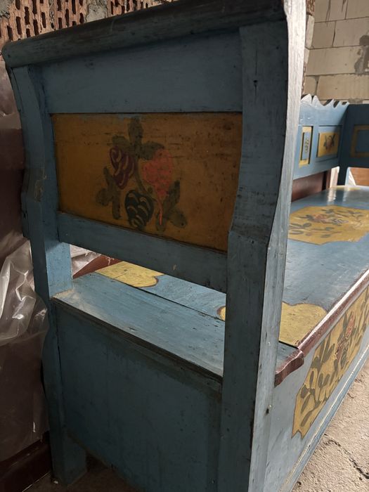 Ladoi (banca) vechi din lemn și dulap , an 1959