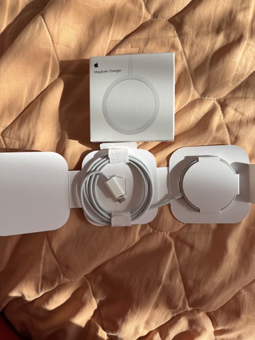 apple сксесоари,адаптер,зарядно и слушалки