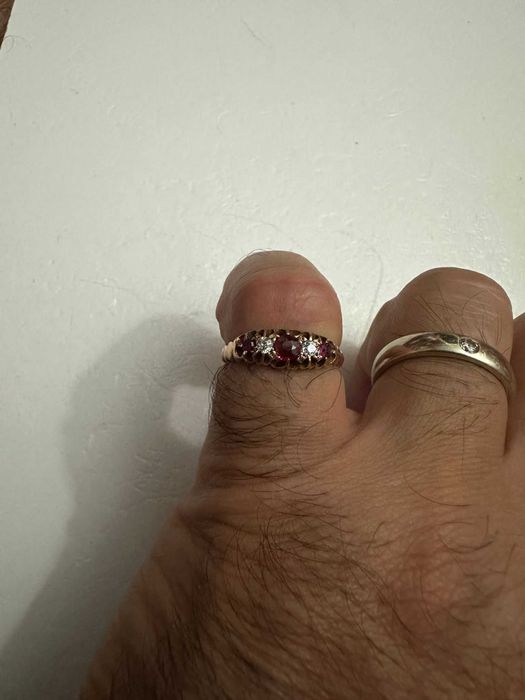 INEL AUR 18K + 3 RUBINE + 2 DIAMANTE - Anglia - 3g. - Vintage !