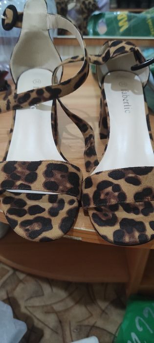 Продам женскую обувь