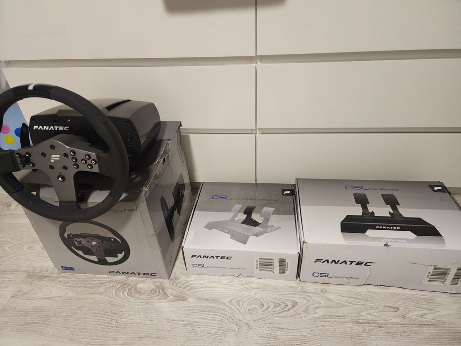 Kit bază, volan și pedale Fanatec CSL Elite pt PlayStation și PC