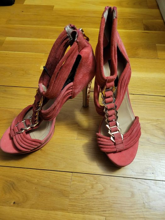 Sandale brand Miu Miu, Vicini, Bronx