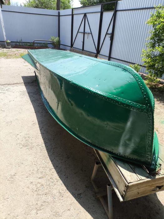 Лодка казанка с буями.