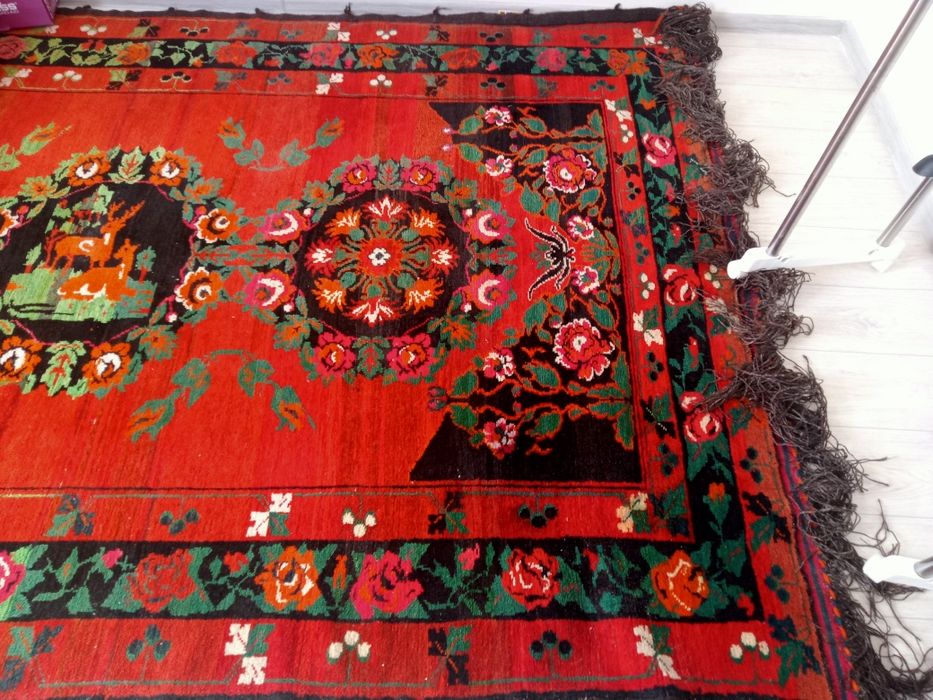 Қазақы нақыштағы кілем сатылады