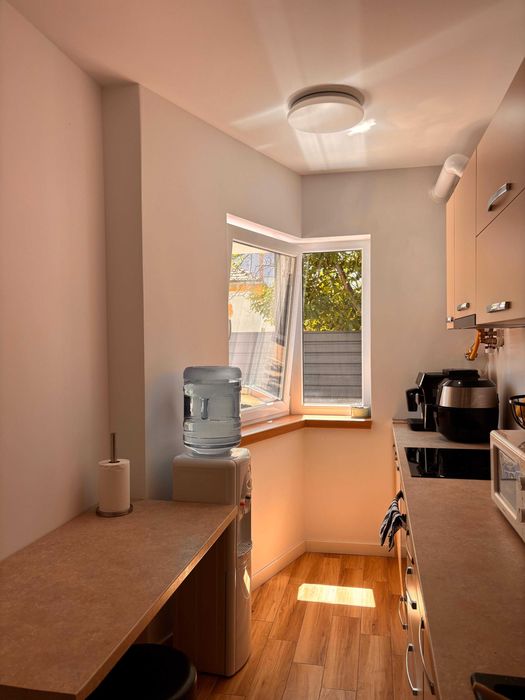 De închiriat casă nouă de locuit cu 3 camere mobilate