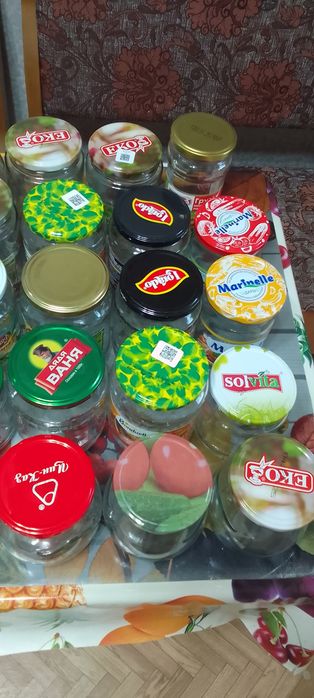 Банки с винтовыми крышками по 50 тенге
