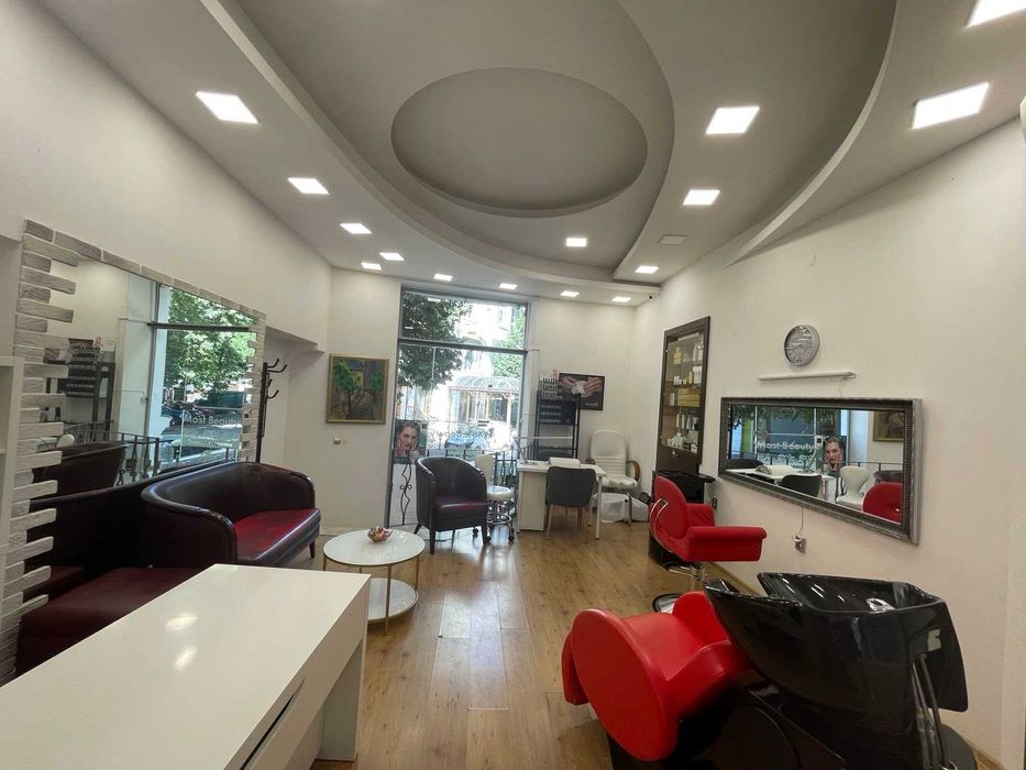 Оборудвано място под наем за фризьор, супер център Варна