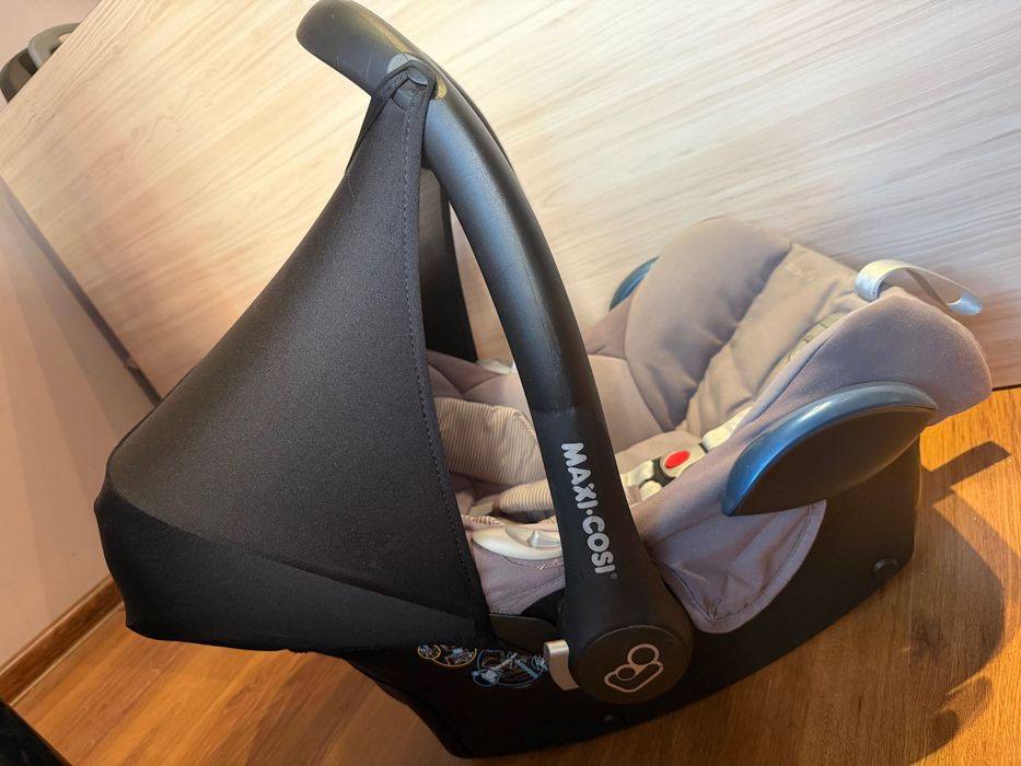 Стол за кола Maxi-Cosi CabrioFix с изофикс система FamilyFix комплект