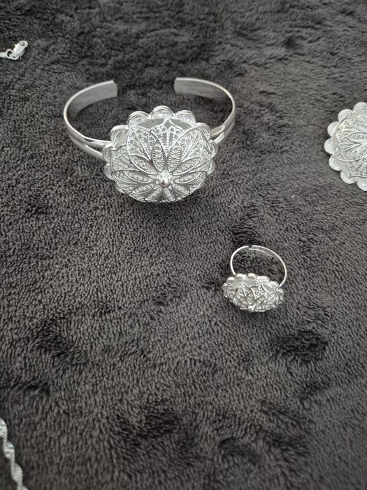 Set superb de bijuterii nou