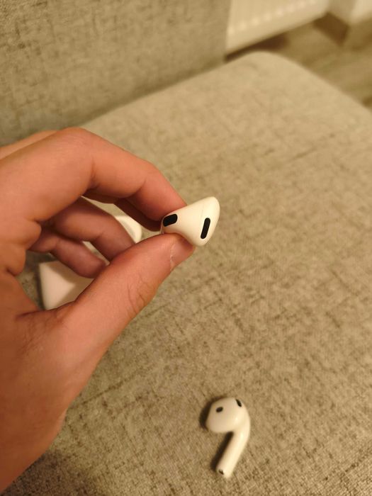 Airpods 4 cu ANC