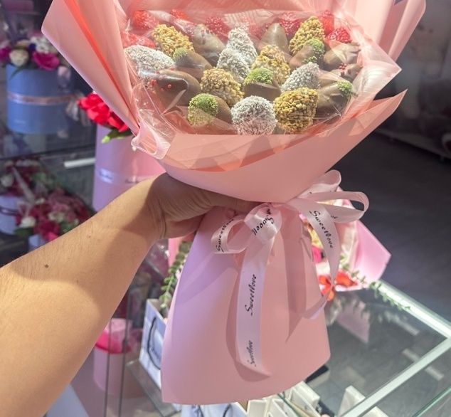 Клубника в шоколаде букет