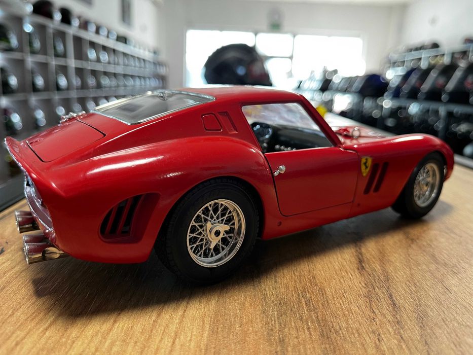 Метална колекционерска количка модел BBURAGO FERRARI GTO 1962г.1:18