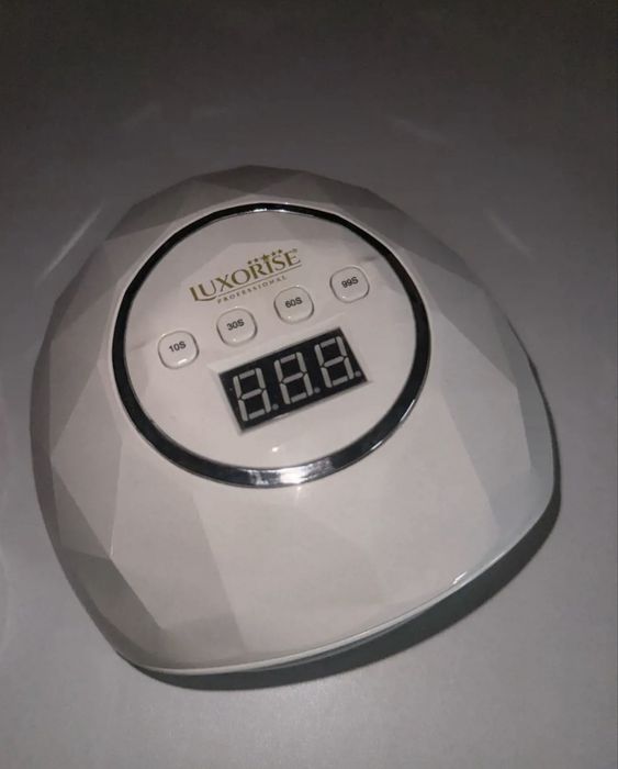 Masă manichiură preț 1700 lei negociabil