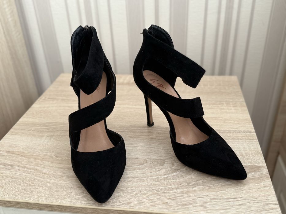 Туфли замшевые на каблуке