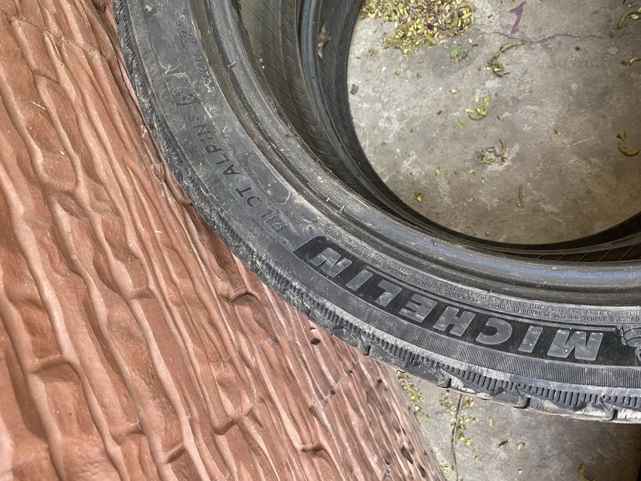 Продам шины на R19