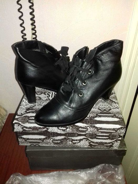 Ботинки женские на  широкую ногу