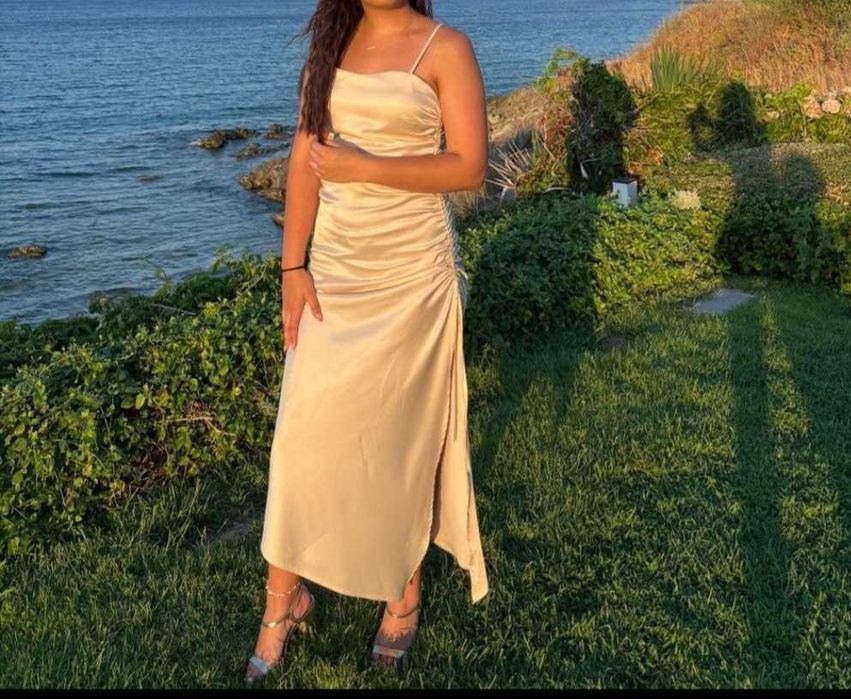 Рокля от плътен сатен