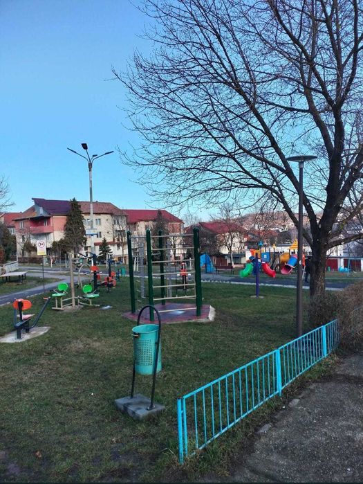 De vânzare apartament 3 camere, decomandat - Brădet