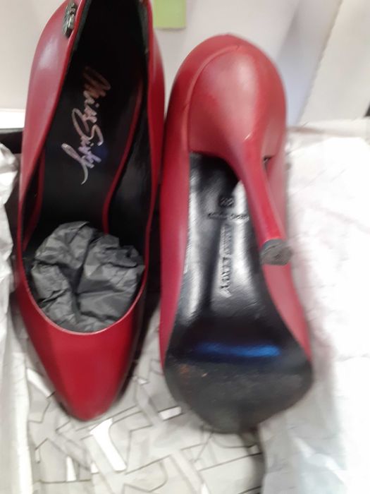 Продавам обувки мис сиксти