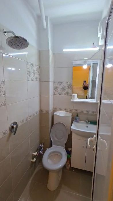 Închiriez garsoniera