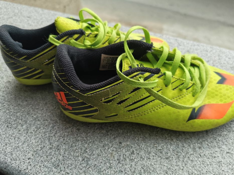 Футболни бутонки