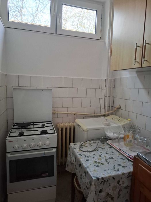 inchiriez garsoniera pe str Dambovitei