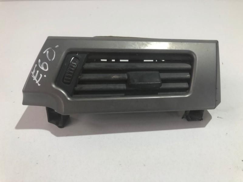 Grila ventilatie dreapta fata BMW Seria 5 E60 6913708