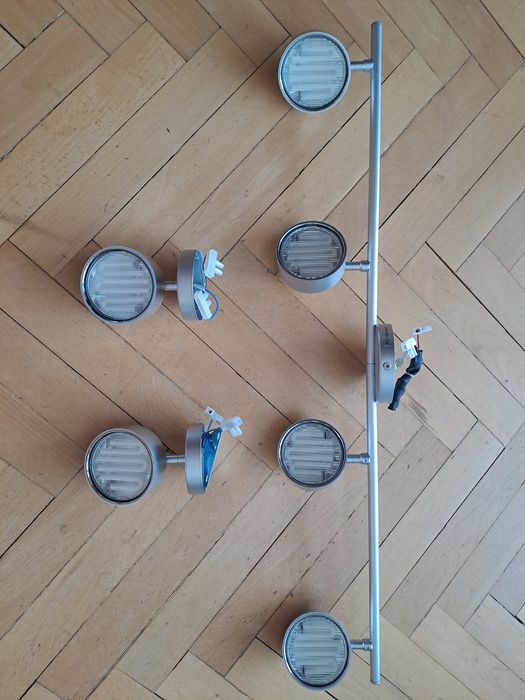 Спот лампи за таван и лампа за стена