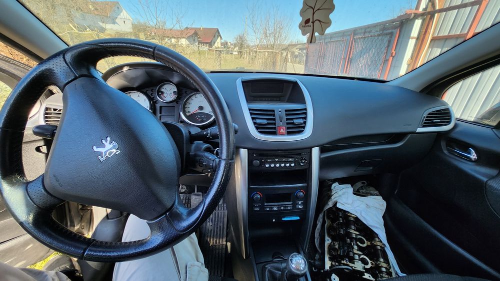 Vând peugeot 207 an 2009, 1.4 benzina 95cp
