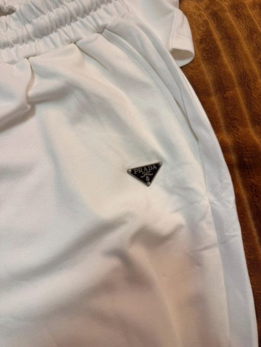 Compleu prada (pantaloni scurti si camasa)