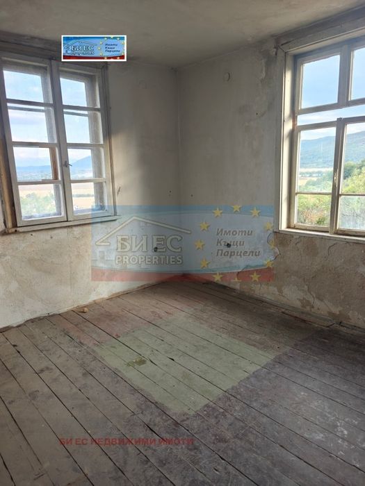 Къща в с. Лобош 157 м² и двор 990 м²