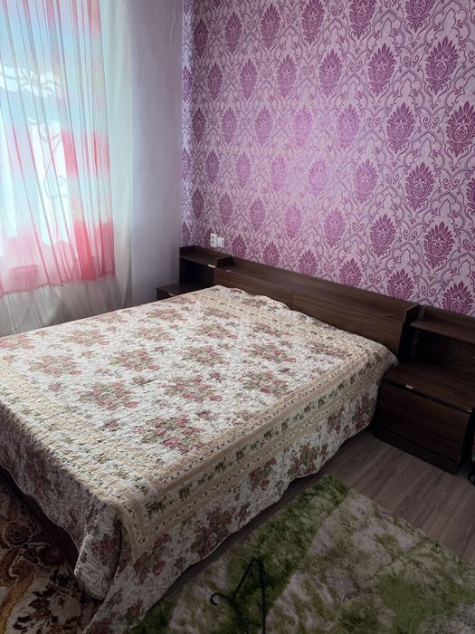 Продается кровать с тумбами