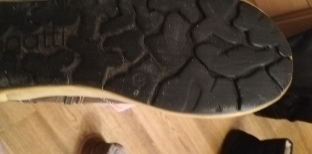 Продам женскую обувь