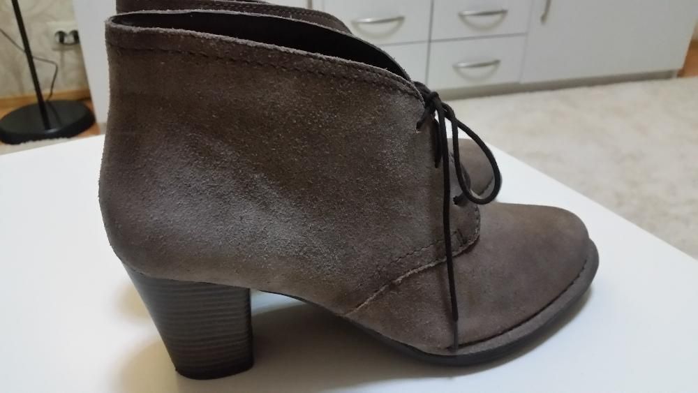 Замшевые ботильоны