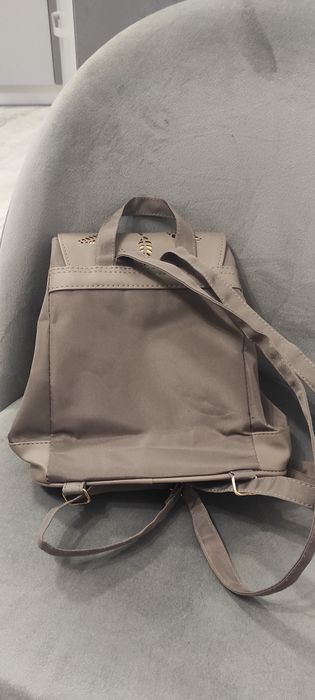 Красива дамска раничка