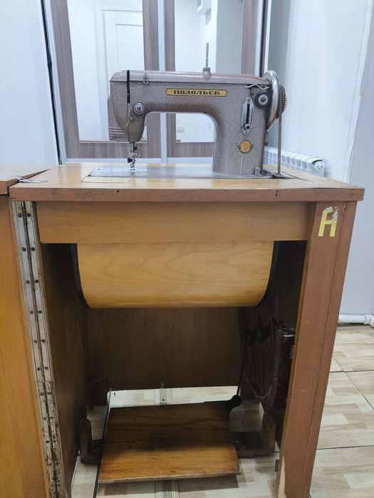 Продам швейную машинку