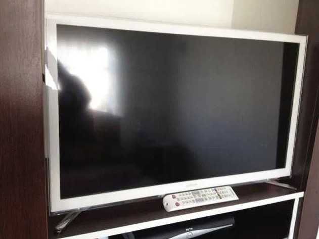 Телевизор Самсунг Samsung UE32F4510 с повреден дисплей