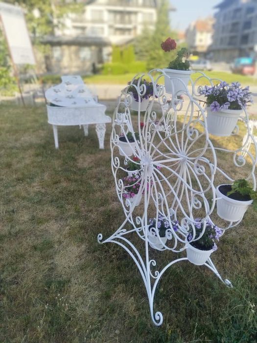 Цветарник за градинска декорация ръчна изработка