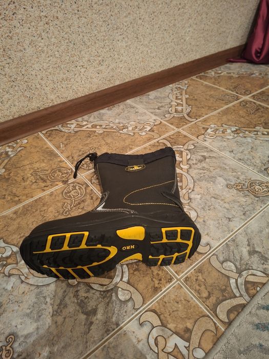 Продаются спецсапоги, летние. Размер 40.