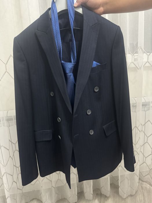 Продаются 2 КОСТЮМА